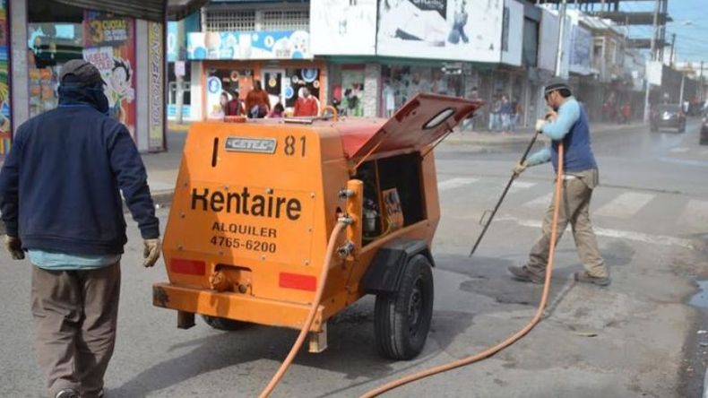 BACHES. El mantenimiento de calle se lleva la parte del león de los recursos..