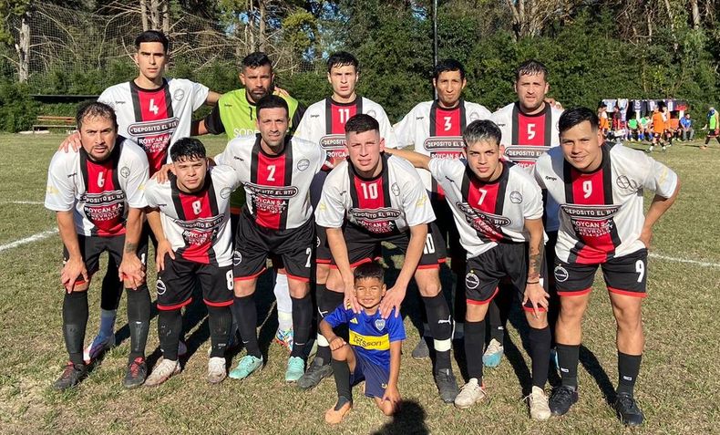 PLANTEL. La formación de Villa Rosa que jugó como local ante Flecha Azul.