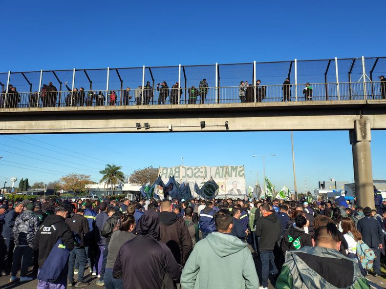 El corte de SMATA en el kilómetro 36,500 del ramal Campana de Panamericana.&nbsp;