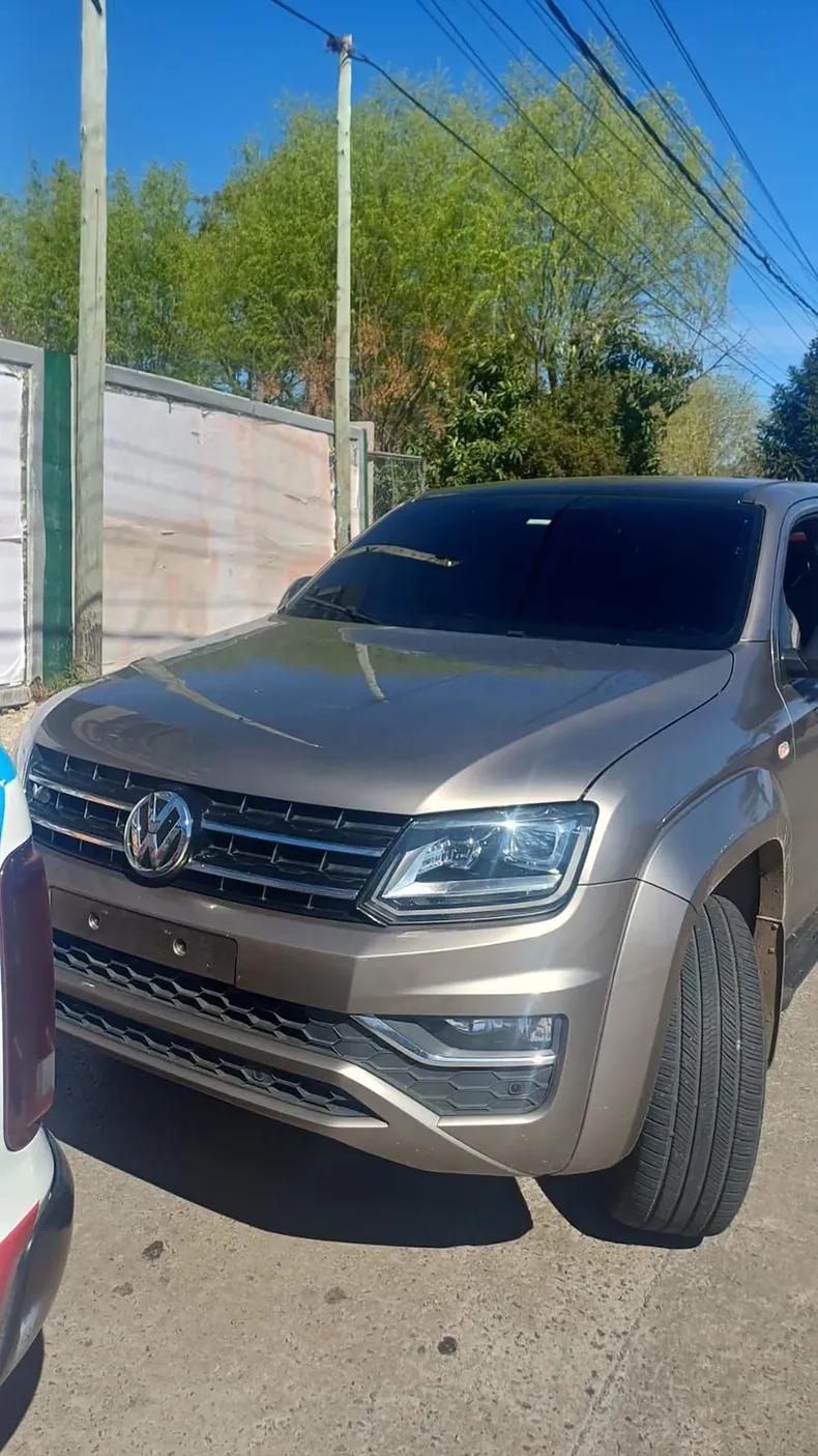 La camioneta VW Amarok sin patente en la que se desplazaba Callejero Fino en Tigre.