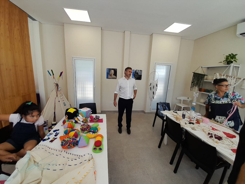 Federico Achával reecorrió los talleres de la nueva Casa de las Mujeres de Monterrey. 