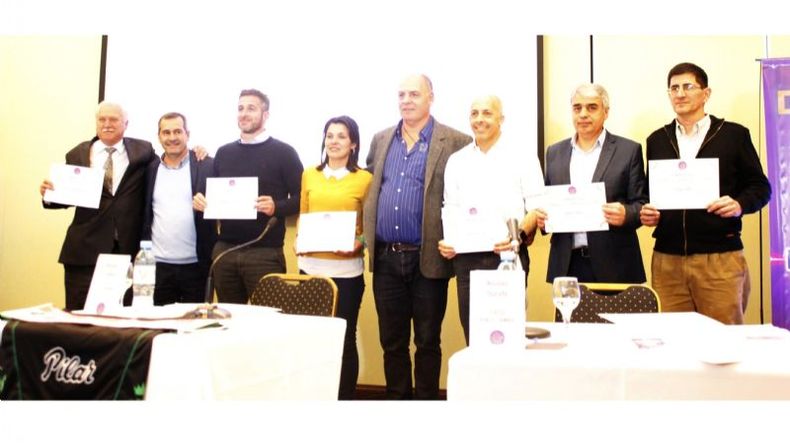JUNTOS. El debate se realizó en el Howard Johnson´s..