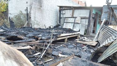 ARRASADA. Así quedó la casa de los hermanitos que murieron el miércoles. .