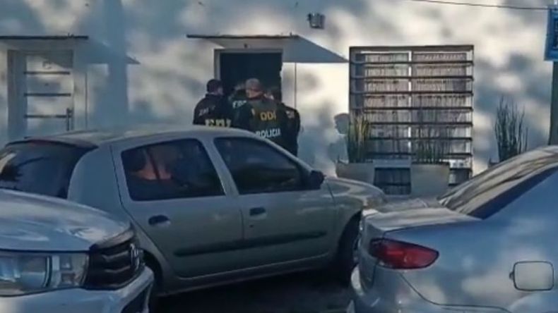 La policía llega a la casa de Michelini. Captura de video / Diego Recchini..