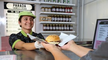 La Burger, producto estrella de La Birra Bar, está disponible en la estación de servicio Axion del Km. 50 de la Ruta 8.