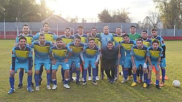 ESCOLTA. La formación de Sportivo Unión que sueña con el título..