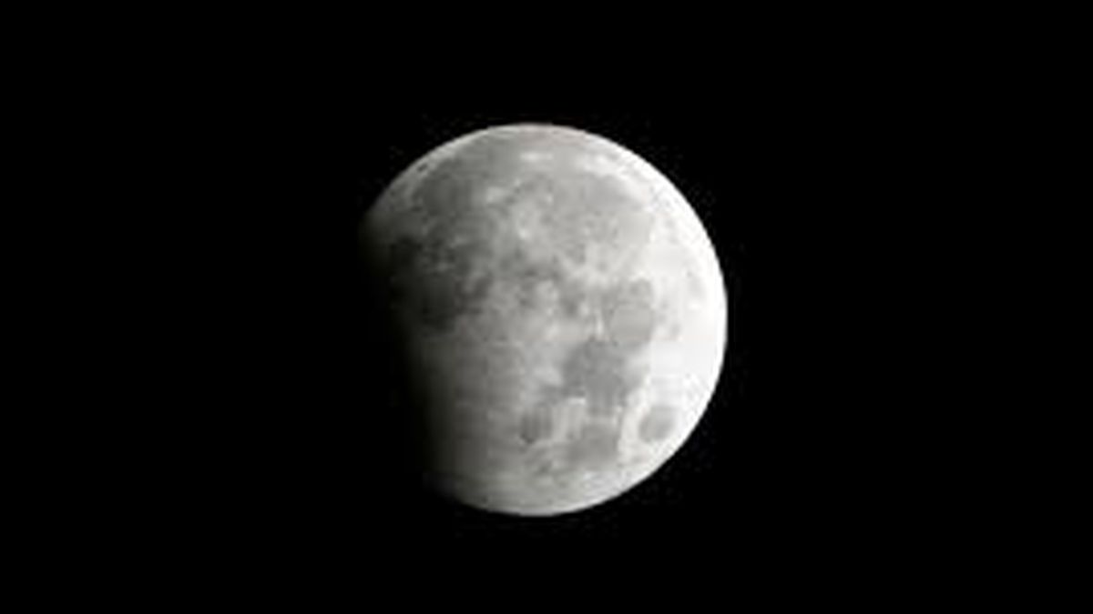 Eclipse parcial de Luna Llena en Libra