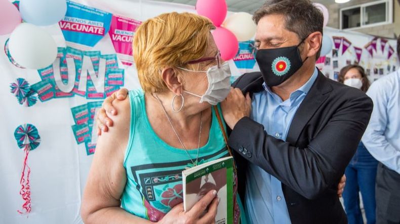PARA LOS MÁS 60. Kicillof celebró el avance del plan de vacunación en la provincia. .