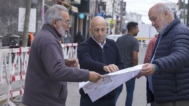 PLANO. Ducoté recorrió los trabajos que comenzaron ayer. .