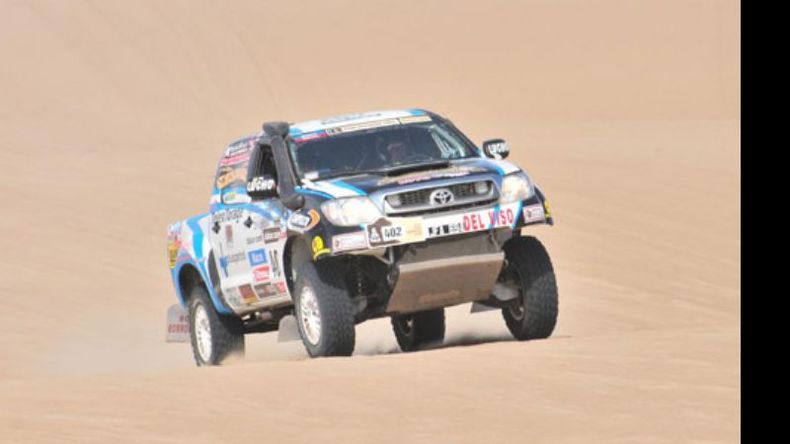 Roberto Naivirt rompió el embrague en la 2ª Etapa. Ayer luchaba por completar el tramo Pisco-Nazca..