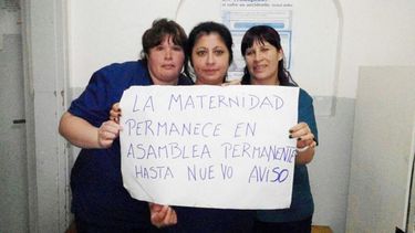 DUROS. Los enfermeros del Meisner resisten en el reclamo..