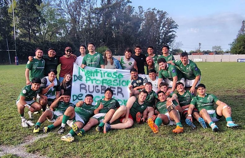 El festejo de Los Pinos en La Lonja con sus debutantes en Superior.