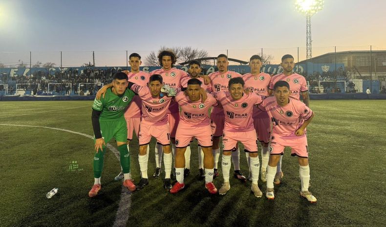ONCE INICIAL. El equipo de Real Pilar que el sábado por la noche jugó en Libertad.