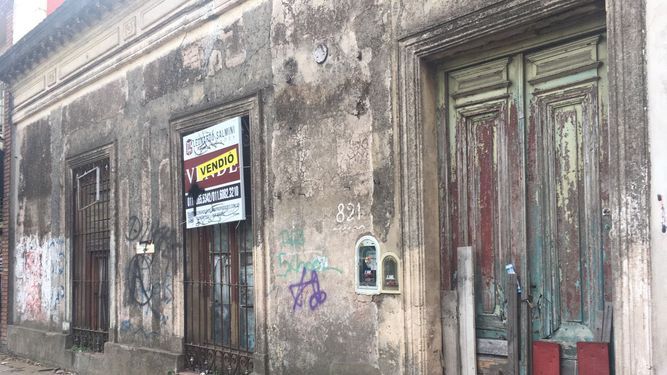 FACHADA. La casa está ubicada en Lorenzo López, a metros de 11 de Septiembre.