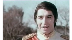 Sandro durante una de las escenas filmadas en el Palacio Ivry de Manuel Alberti para la película La vida continúa (1969).&nbsp;