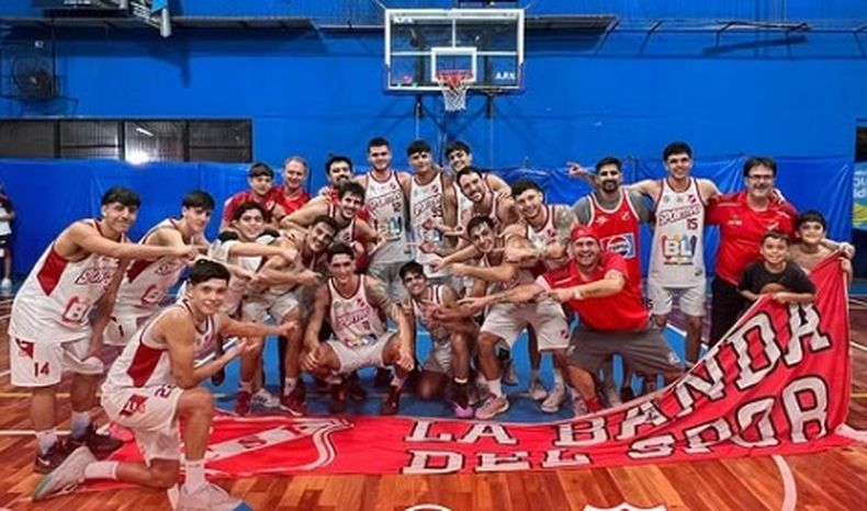 Sportivo Pilar celebró el trinfo en Versailles con el estreno decisivo de José Torrens.