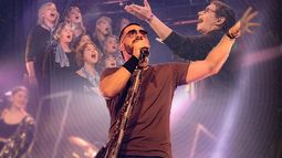 Doctora Queen vuelve a Pilar y trae al Coro Amuyen.
