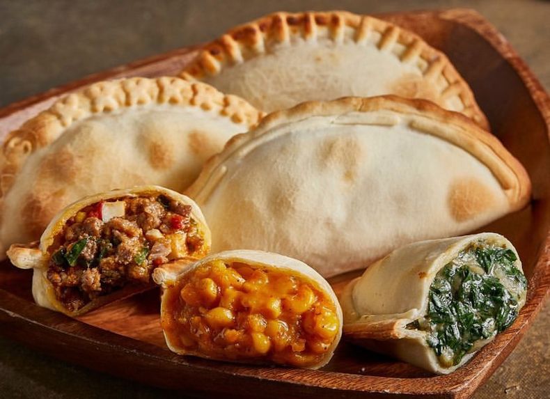 La Payada cuenta con 17 sabores de empanadas al horno y 16 variedades de pizza media masa.&nbsp;