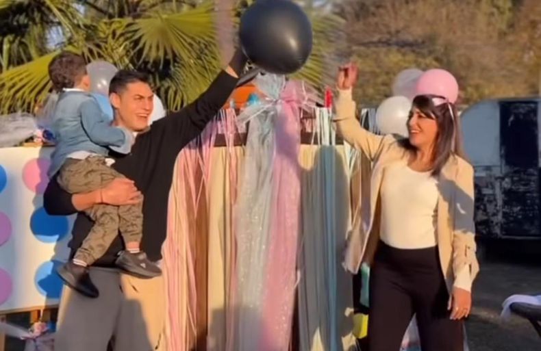 Yamil, su mujer y el pequeño Nadir revelaron el sexo del nuevo integrante de la familia.&nbsp;