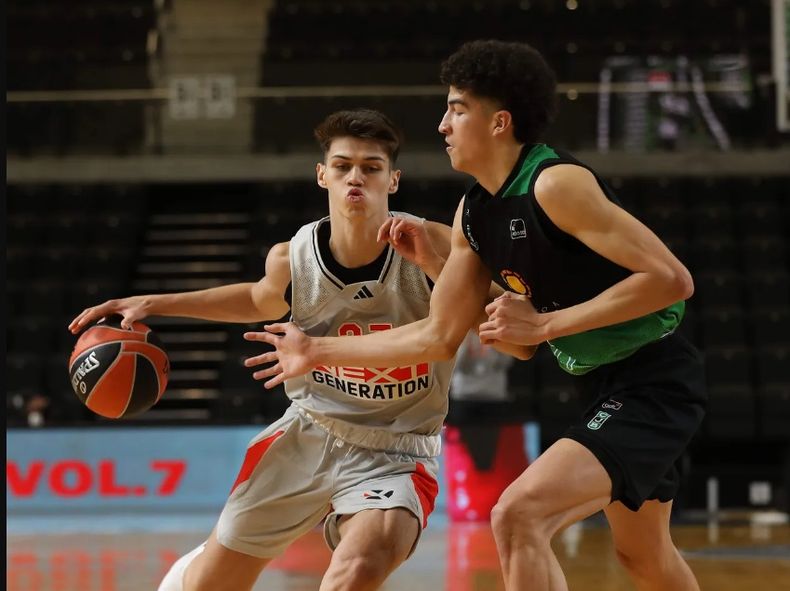 Lucas Giovannetti en ataque en el encuentro ante Joventut.