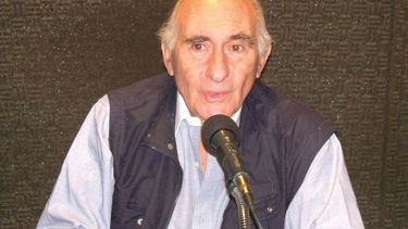 De la Rúa entrevistado en FM Plaza, en enero de 2011..