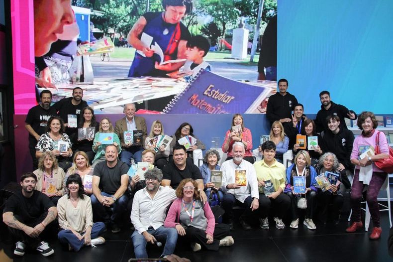 Los Autores Locales de Pilar ya coparon la Feria del Libro 2025.