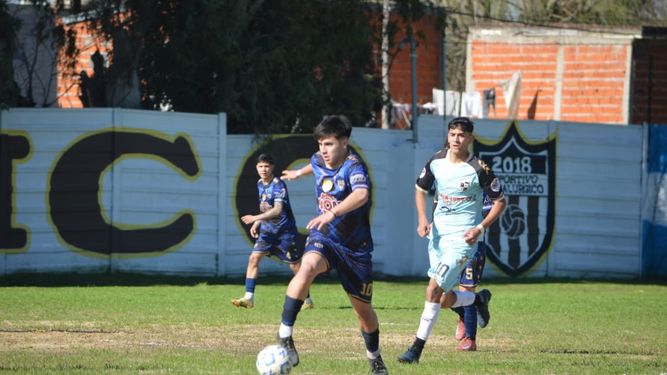 Franco Migueles inicia un nuevo ataque de Metalúrgico.