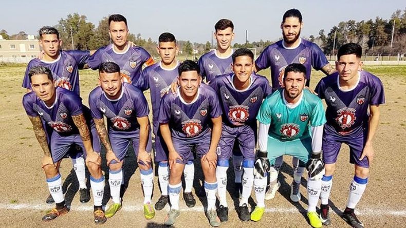VICTORIA. La formación de Metalúrgico que ganó en la Ciudad Deportiva. (FOTO: MARIO CACEREZ). .