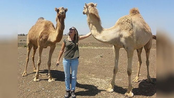 DESIERTO. Florencia entre dromedarios. Dice que la ciudad experimentó un boom en cinco años..