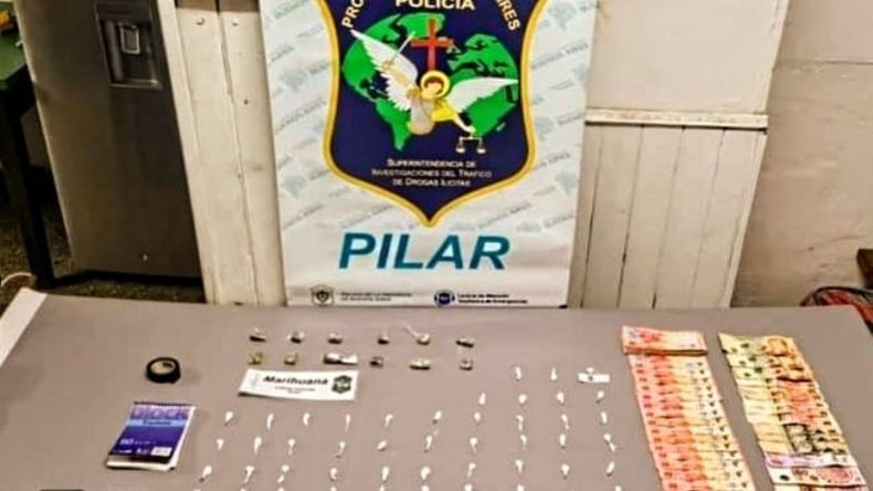 En el allanamiento fueron secuestradas varias dosis de cocaína y marihuana listas para su comercialización. .