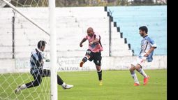Cóceres fusila a Ponce. El volante ofensivo cortó la sequía de goles para Fénix..