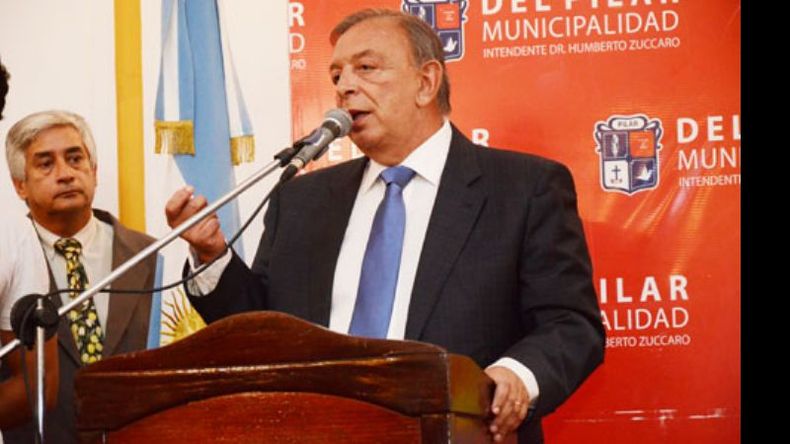 Zúccaro anunció ayer la entrega de los bonos para municipales y policías..