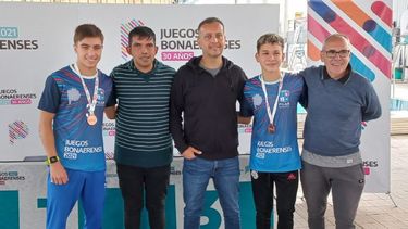 MEDALLISTAS. Sebastián Santana, el director de Deportes Fernando Trillo, el subsecretario de Deportes provincial, Javier Lovera y Patricio Manrique..