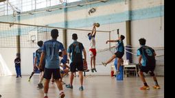 INSPIRADOS. Los varones de la Sub 14 de Muni superaron 3-0 a UBA y están 5º en la divisional..