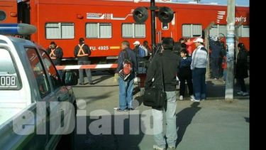 Curiosos. El hecho ocurrió a metros de la autopista Panamericana..