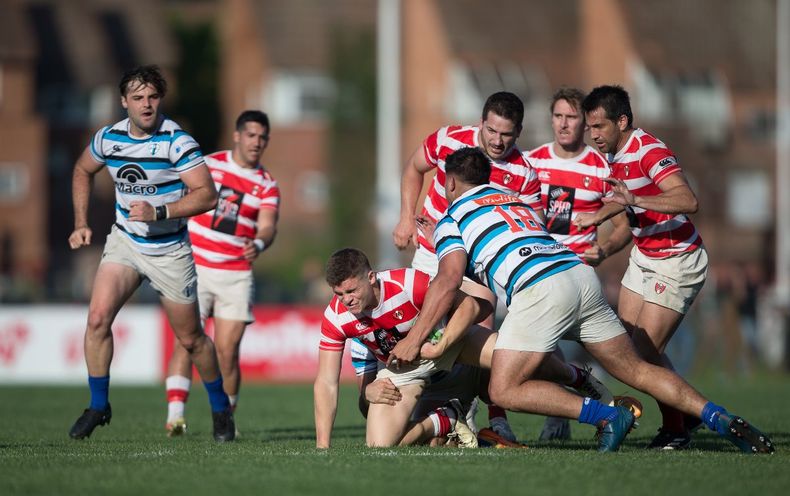 Alumni se topó con un combativo SIC que lo dejó en suspenso hasta la última fecha.