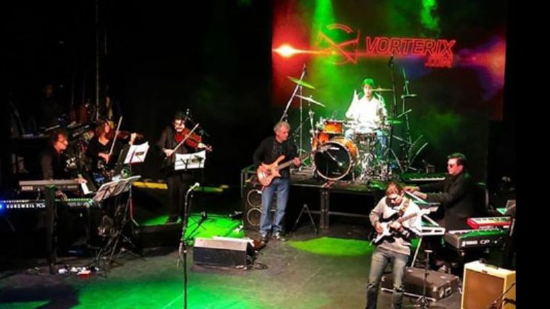 Bad Dreams, la banda pilarense que recrea la música de Genesis, se presentó en el teatro porteño Vorterix, junto a Ángel Mahler..