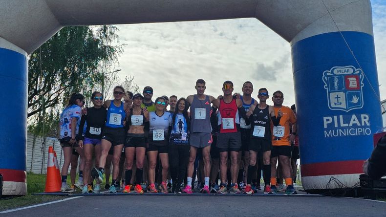 LARGADA. Más de 130 atletas participaron en la carrera solidaria en Villa Astolfi.