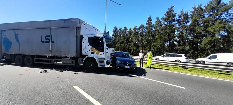 El choque en el kilómetro 38 involucró a dos camiones y a tres automóviles.&nbsp;