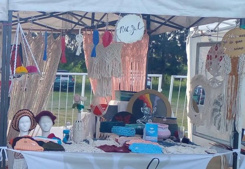 La feria de artesanos funciona en la Plaza 12 de Octubre todos los fines de semana.&nbsp;
