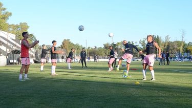 Los jugadores de Real Pilar hicieron el último entrenamiento en el estadio previo al viaje a Rafaela.