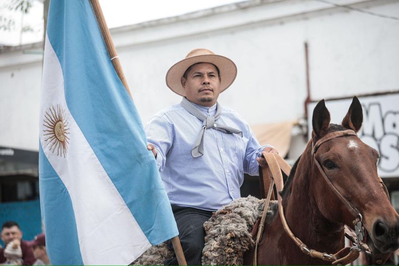 Hubo desfile de instituciones y centros tradicionalistas.&nbsp;