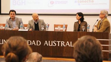 AULA. Ducoté paraticipó de la jornada, ayer, en la Austral..