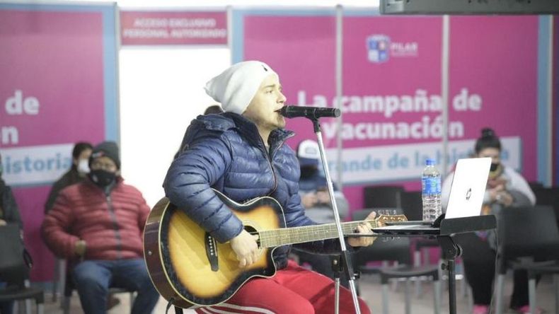 SEGUIR VIVIENDO SIN TU AMOR. Uno de los temas interpretados por Adriel. .