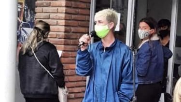 Apoyo. Ayer, organizaciones sociales y políticas acompañaron al activista Lucas Gebel (foto). .