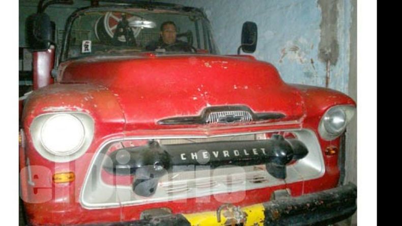 Ésta será la unidad insignia que encabezará el desfile o la caravana: la vieja y querida autobomba Chevrolet de 1957. Sigue funcionando a la perfección..