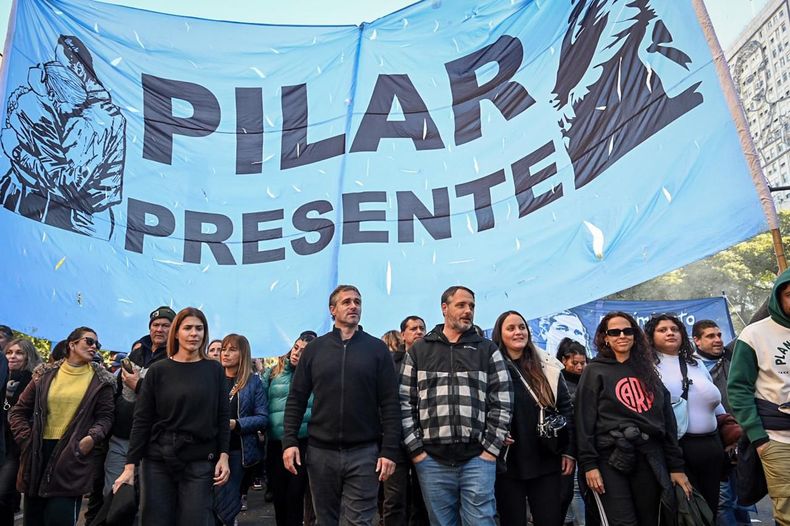 PILAR PRESENTE Achval encabez la columna local Lo acompaan los secretaria General Soledad Peralta y el de Gobierno Santiago Laurentnbsp