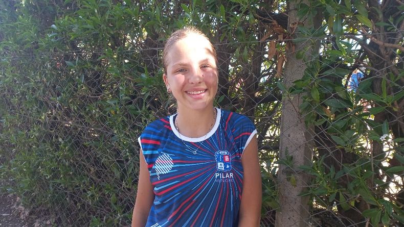 Solana Valero compiti en los 80 metros de Atletismo