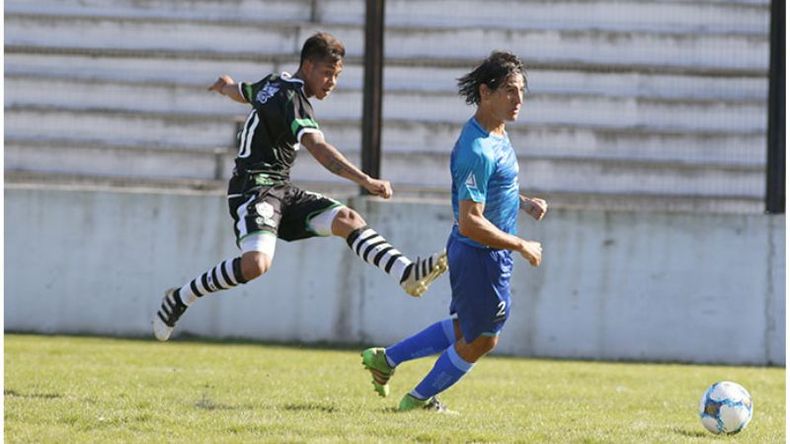 (ALEJANDRO CANO). GOLAZO. Grandis saca el zurdazo que abrirá el camino hacia el triunfo..