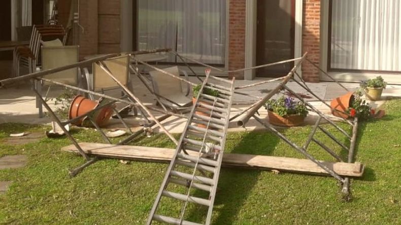 TRAGEDIA. Así quedó la estructura usada por los pintores..
